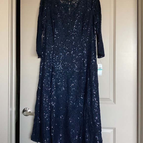 SL FASHIONS Lace Overlay Fit & Flare Midi Dress, size 16 - Picture 2 of 11